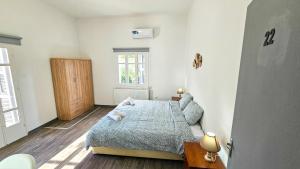 Uma cama ou camas num quarto em The Lemon Tree Hostel