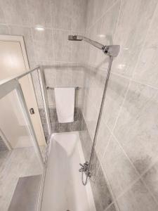 a shower with a glass door in a bathroom at Fortaleza Faro in Valença