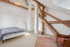Katil atau katil-katil dalam bilik di Completely refurbished typical Swiss farmhouse