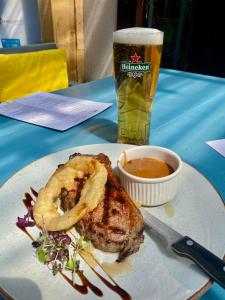 Minuman di Headfort Arms Hotel