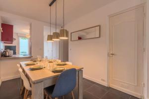 Η κουζίνα ή μικρή κουζίνα στο 3 bedroom house with terrace, near Lille