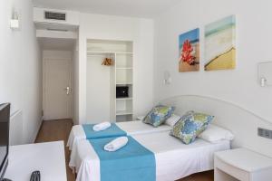 Postel nebo postele na pokoji v ubytování Hostal Neptuno