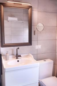 Koupelna v ubytování Laurentroom Hotel