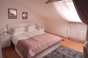Postel nebo postele na pokoji v ubytování Laurentroom Hotel