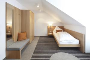 Postel nebo postele na pokoji v ubytování Hotel Hiller in Abstatt