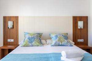 Postel nebo postele na pokoji v ubytování Hostal Neptuno
