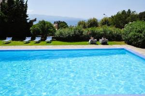 Bazén v ubytování Sun Beach nebo v jeho okolí