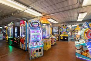a room filled with lots of arcade games at La Quinta by Wyndham Rapid City in Rapid City