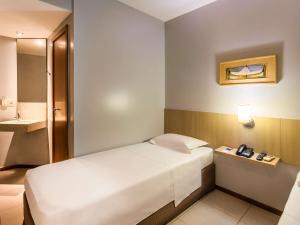 Cama ou camas em um quarto em ibis Styles Belém do Pará