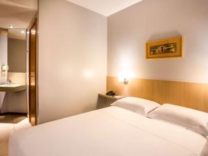 Cama ou camas em um quarto em ibis Styles Belém do Pará