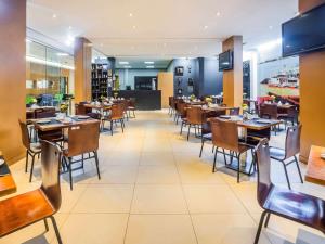 Um restaurante ou outro lugar para comer em ibis Styles Belém do Pará