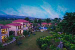 una vista aérea de una casa con patio en Resort De Coracao - Corbett , Uttarakhand, en Rāmnagar