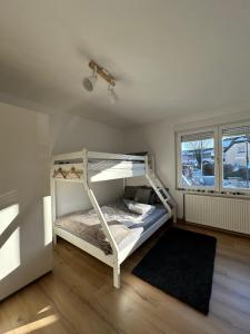 una camera con letto a castello di Vanessa Apartment a Lubiana
