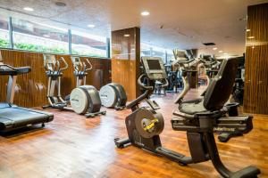 Fitness centrum a/nebo fitness zařízení v ubytování Bel Air Crest Hotel & Suites