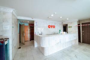 a lobby with an oro sign on the wall at OYO 90208 Milion Inn in Miri