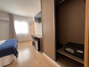 TV a/nebo společenská místnost v ubytování Hotel Montesol Benidorm
