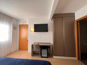 TV a/nebo společenská místnost v ubytování Hotel Montesol Benidorm