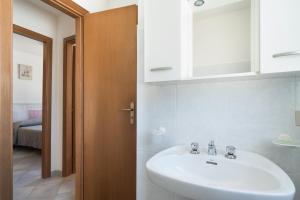 Ένα μπάνιο στο Villa Maria +22 φωτογραφίες