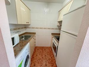 A kitchen or kitchenette at Apartamentos Daytona-Galicia 3000