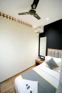 Ένα ή περισσότερα κρεβάτια σε δωμάτιο στο CABINSTAY-AIRPORT