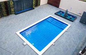 an overhead view of a swimming pool in a backyard at Casa Chico Rosa in Luanda