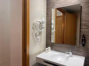 Koupelna v ubytování Hotel Montesol Benidorm