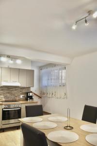 a kitchen and dining room with a table and chairs at Eden Villa in Braşov
