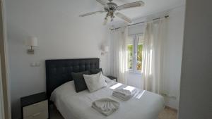 Posteľ alebo postele v izbe v ubytovaní Family Beach Club Sevilla II