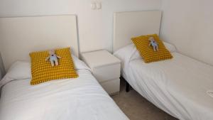Posteľ alebo postele v izbe v ubytovaní Family Beach Club Sevilla II