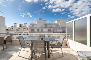 ระเบียงหรือลานระเบียงของ Juan Les Pins ENTRE CIEL ET MER , dernier étage avec terrasse