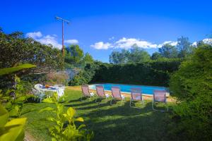 a backyard with a table and chairs and a pool at Villa Serena Planet Costa Dorada in Salou