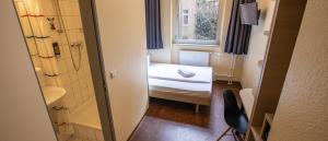 Um banheiro em acama Hotel & Hostel Kreuzberg