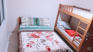 a small bedroom with a bunk bed next to a bunk bed at Pousada São Nicolau in Cachoeira Paulista