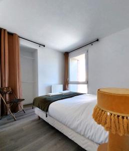 Katil atau katil-katil dalam bilik di Gîte-appartement RDC La Ville au Monnier