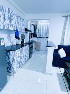 Kuchyň nebo kuchyňský kout v ubytování Classy two bedroom Airbnb with swimming pool