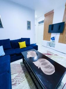 Posezení v ubytování Classy two bedroom Airbnb with swimming pool
