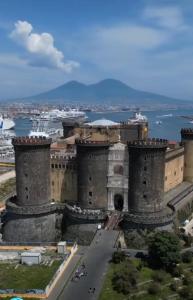 an old castle with the ocean in the background at Casa kirò in Naples