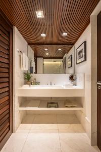 a bathroom with a sink and a large mirror at L'Hotel PortoBay São Paulo in Sao Paulo