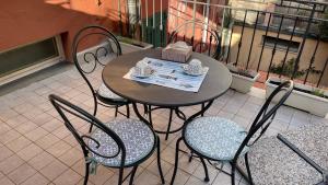 a table and chairs sitting on a patio at Casa Di Emma (camera Ponente) in Sestri Levante