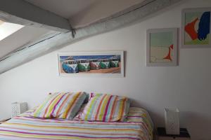 Postel nebo postele na pokoji v ubytování Nice house very closed to the beautiful beach