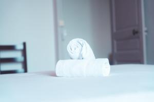 a stack of towels sitting on top of a table at Le Ronsardien - Appartement calme et confortable in Tours