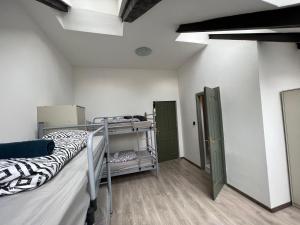 Postel nebo postele na pokoji v ubytování Kecskeméti Rooms