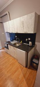 A kitchen or kitchenette at Closer "Egnatia Apartment 4"