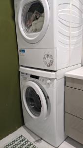 a washing machine and a washer in a bathroom at Grand T2 au COEUR DE VILLE avec VUE SUR QUAIS ET MER in Sète