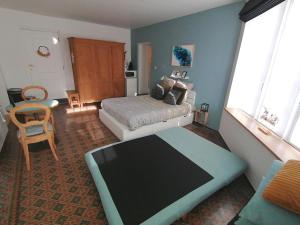Voodi või voodid majutusasutuse Une Chambre au Verger toas
