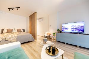 A television and/or entertainment centre at ERKEL 18 APARTMAN