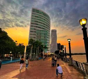 Επισκέπτες που μένουν στο Ecusuites Resort Riverfront Family Dept Santa Ana Gye