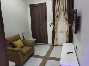 TV a/nebo společenská místnost v ubytování Passready Hotel and Suites Nnewi