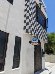 Το κτήριο όπου στεγάζεται  το δωμάτιο σε οικογενειακή κατοικία