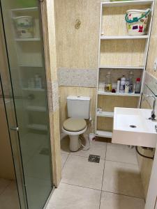 a bathroom with a toilet and a shower and a sink at Apartamento Centro Manaus 921 in Manaus